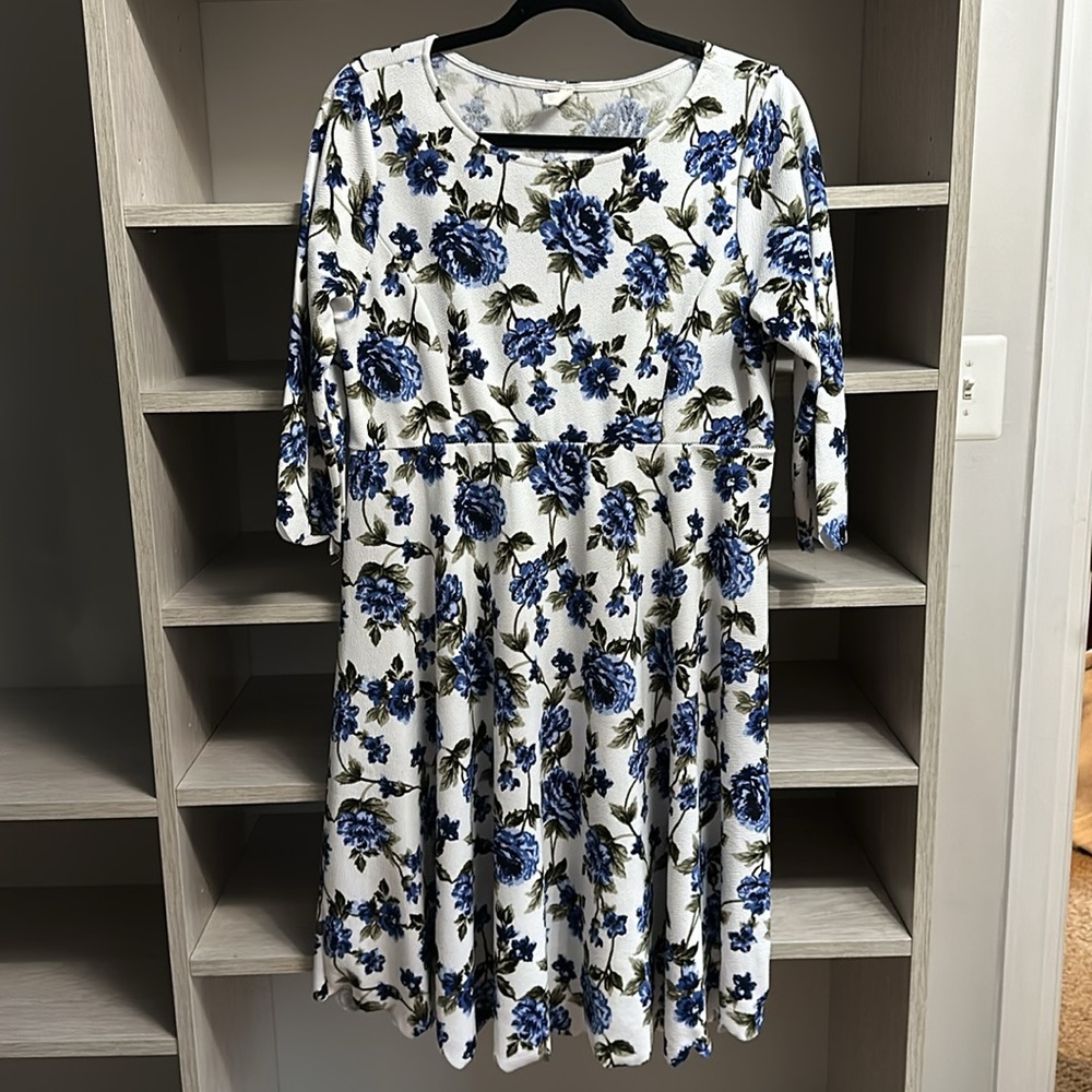 Pink Blush XL Blue floral maternity dress. Long sleeves.